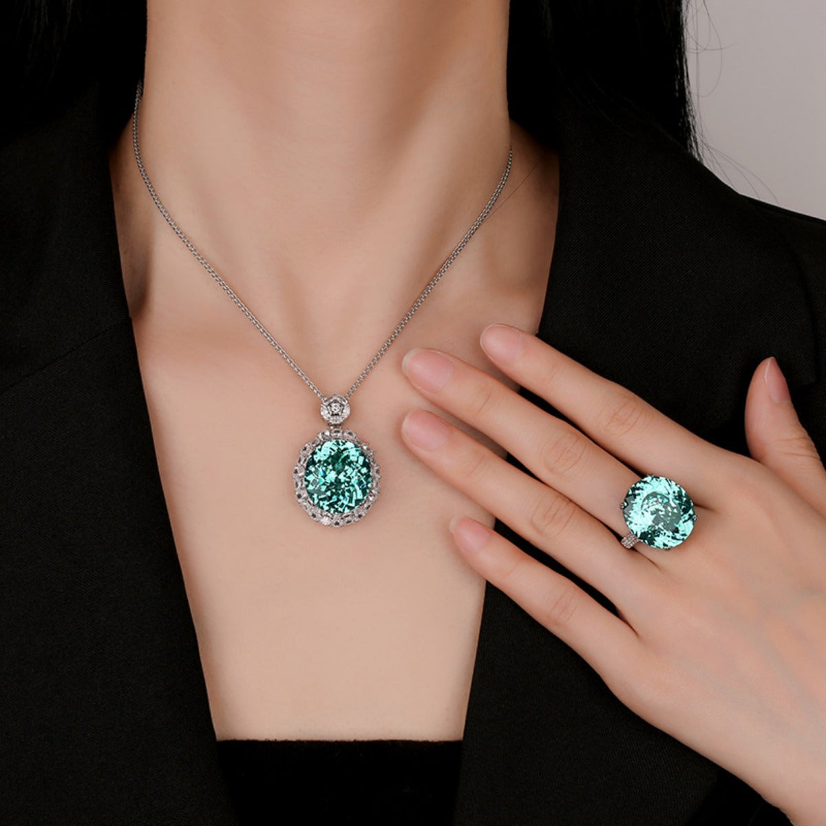 Urqanyu copper-based gold-plated simulated Para green temperament cubic zirconia pendant necklace