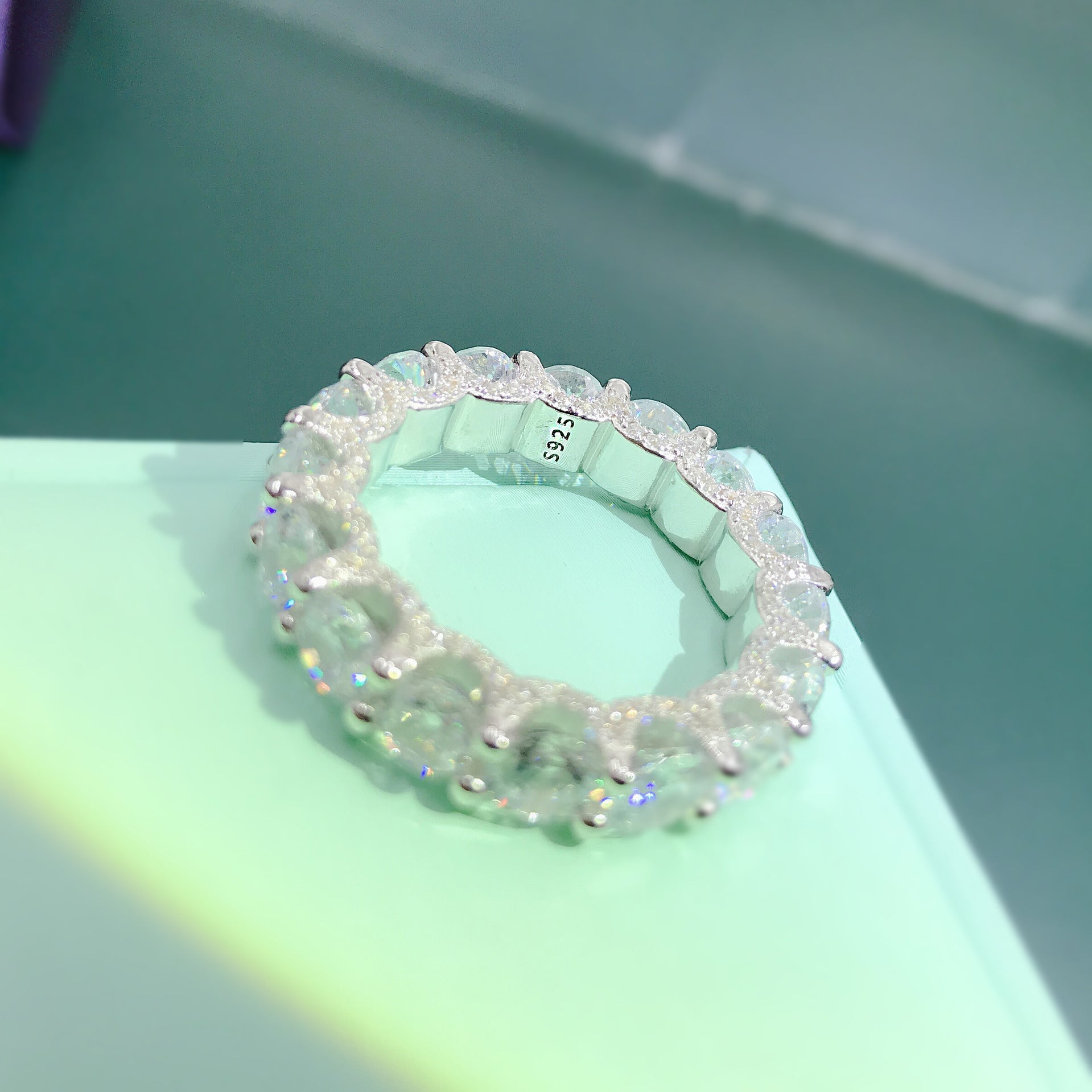 Urqanyu S925 silver elegant and chic cubic zirconia middle finger ring