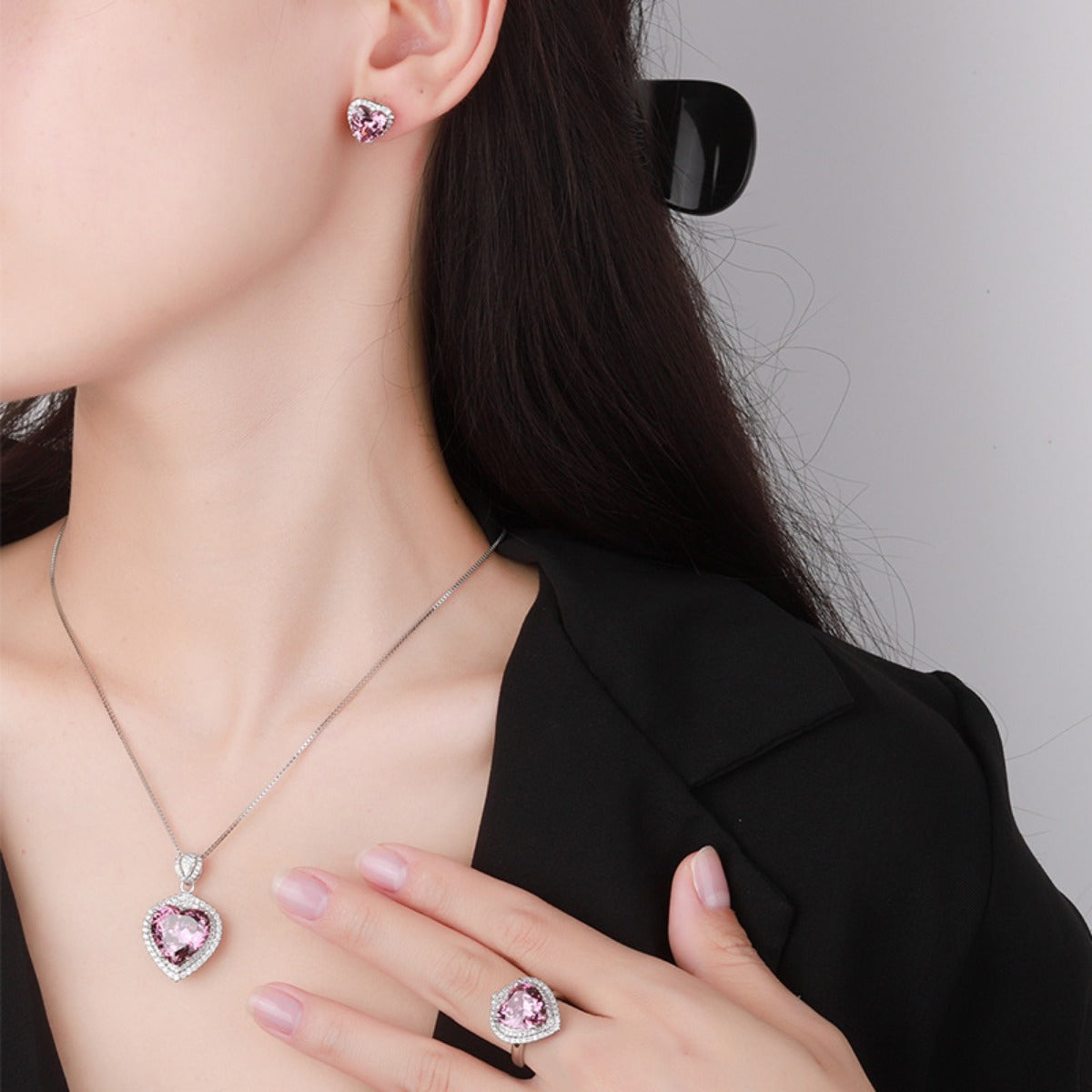 Urqanyu gold-plated copper simulated bird's nest cut dried rose heart-shaped cubic zirconia earrings