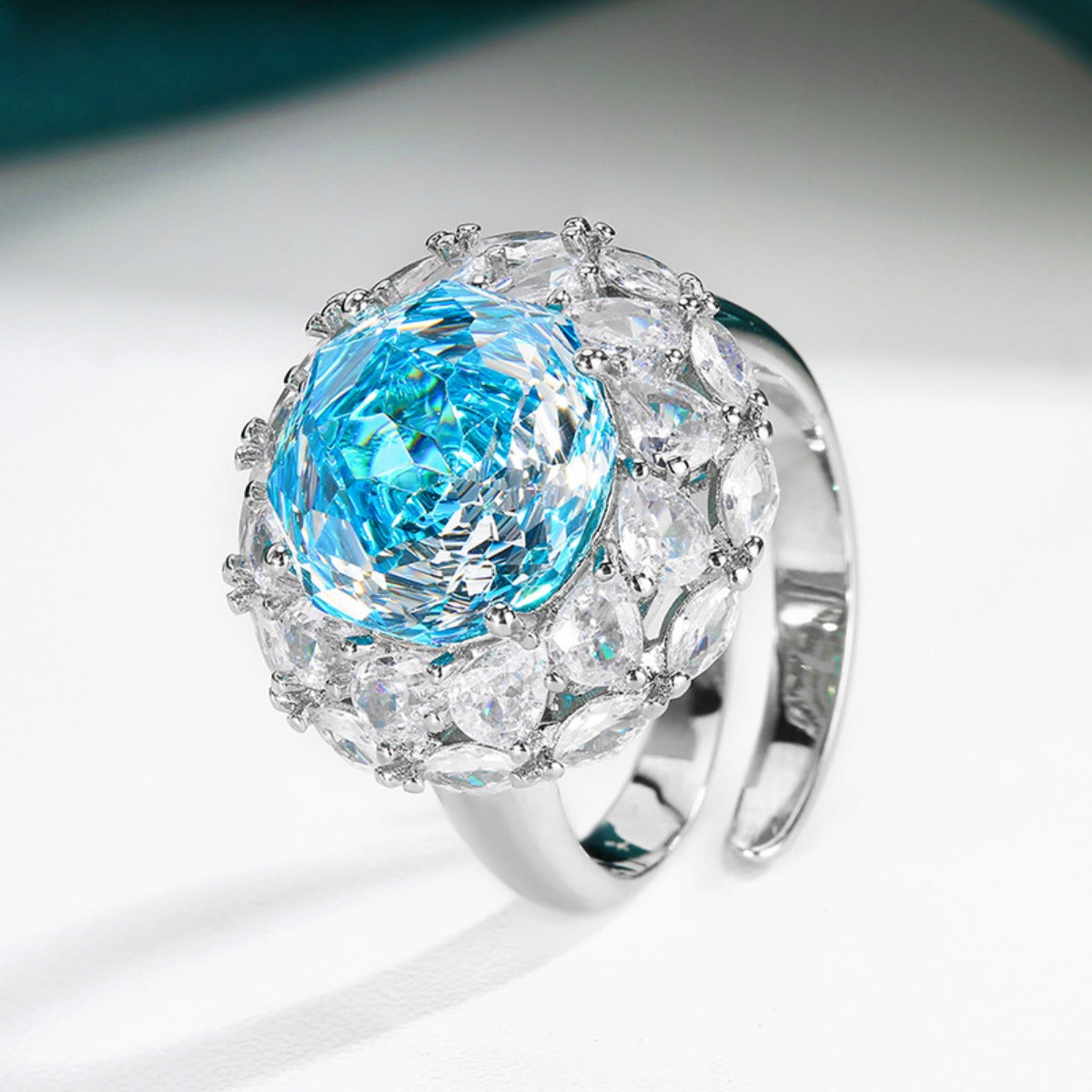 Urqanyu copper base gold-plated millennium cut gradient temperament cubic zirconia ring