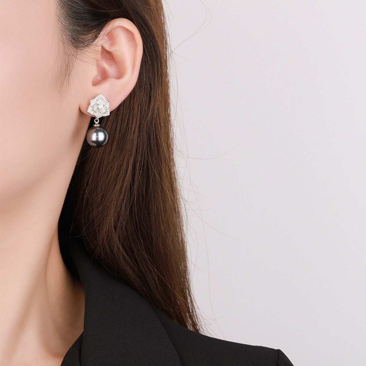 Urqanyu copper-based gold-plated inlaid pearl camellia cubic zirconia earrings