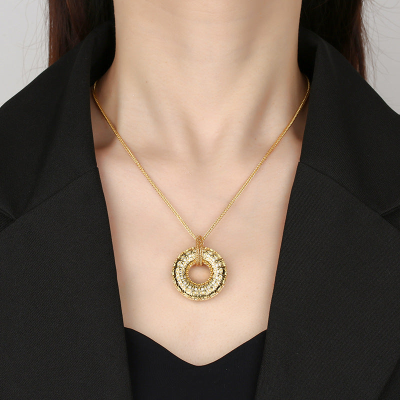 Urqanyu Copper-base gold-plated simulated gold filigree ancient coin pattern peace buckle cubic zirconia pendant necklace