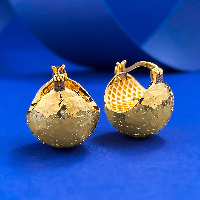Urqanyu S925 sterling silver sparkling flashing broken ice ice light ball pine cone earrings fashionable cold style
