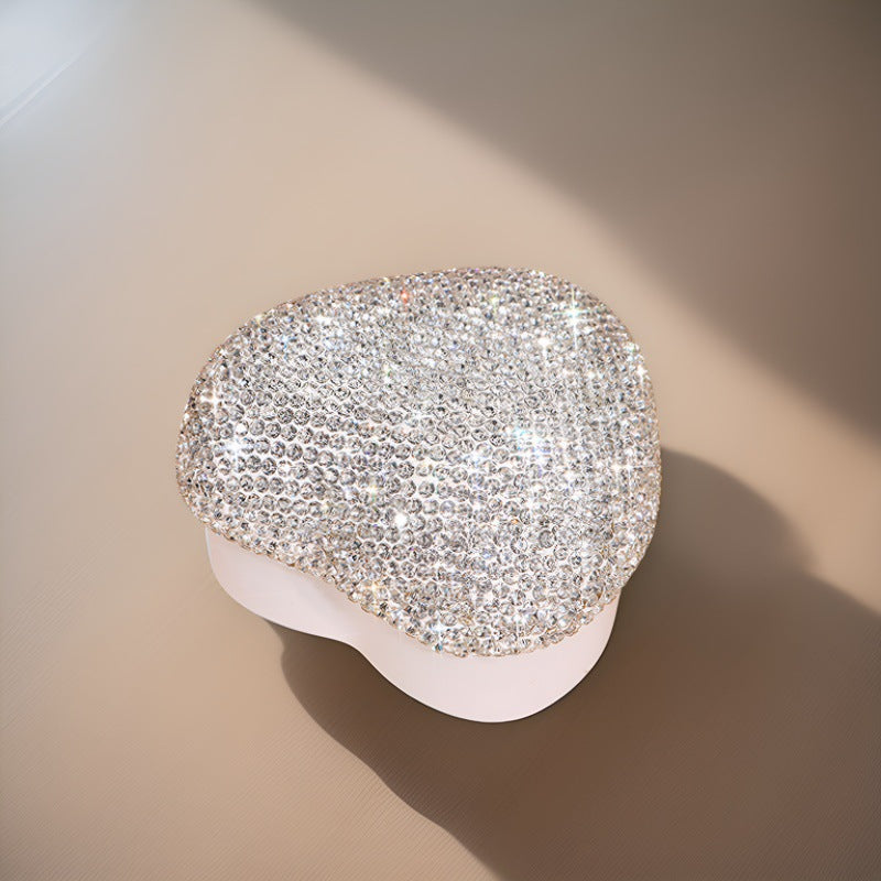 Urqanyu Cool white diamond inlaid heart shape ring box with LED light