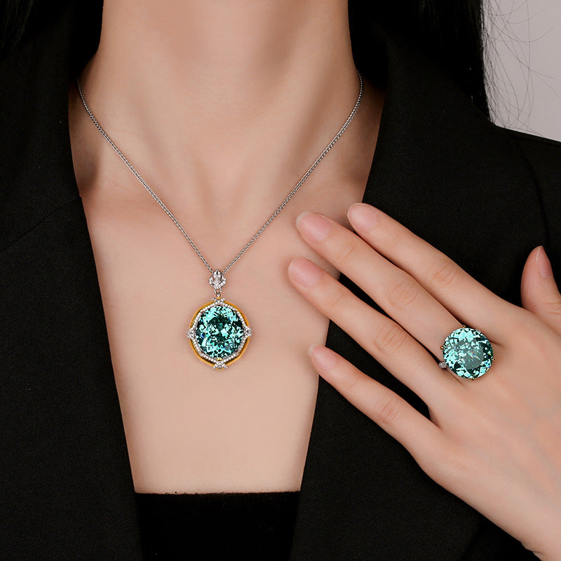 Urqanyu copper-based gold-plated simulated Para green temperament retro square zirconia pendant necklace