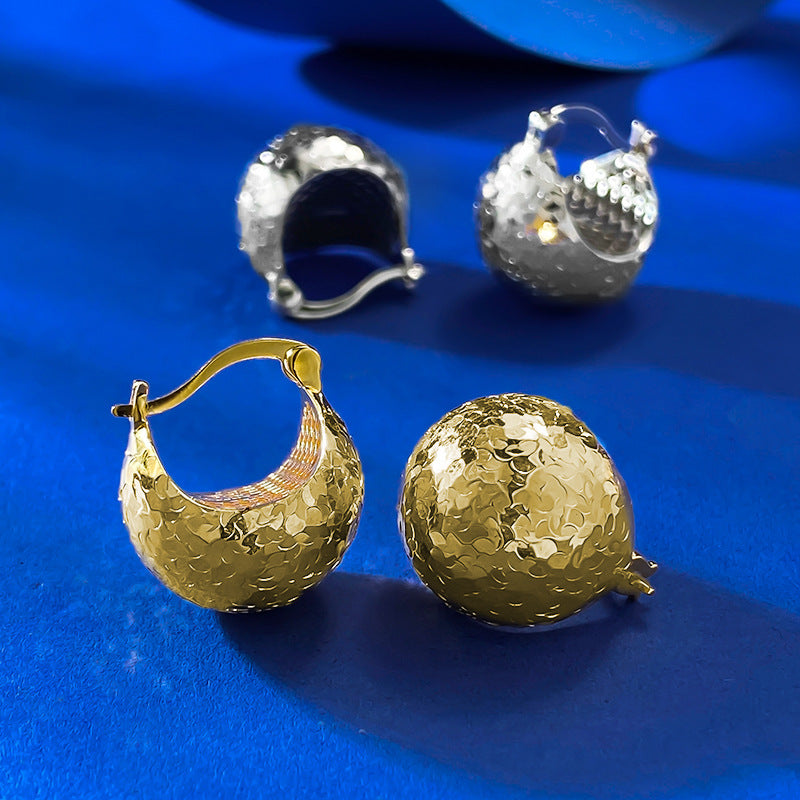 Urqanyu S925 sterling silver sparkling flashing broken ice ice light ball pine cone earrings fashionable cold style