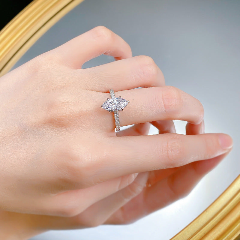 Urqanyu S925 silver fashion simple European and American crown goddess horse eye cubic zirconia couple ring