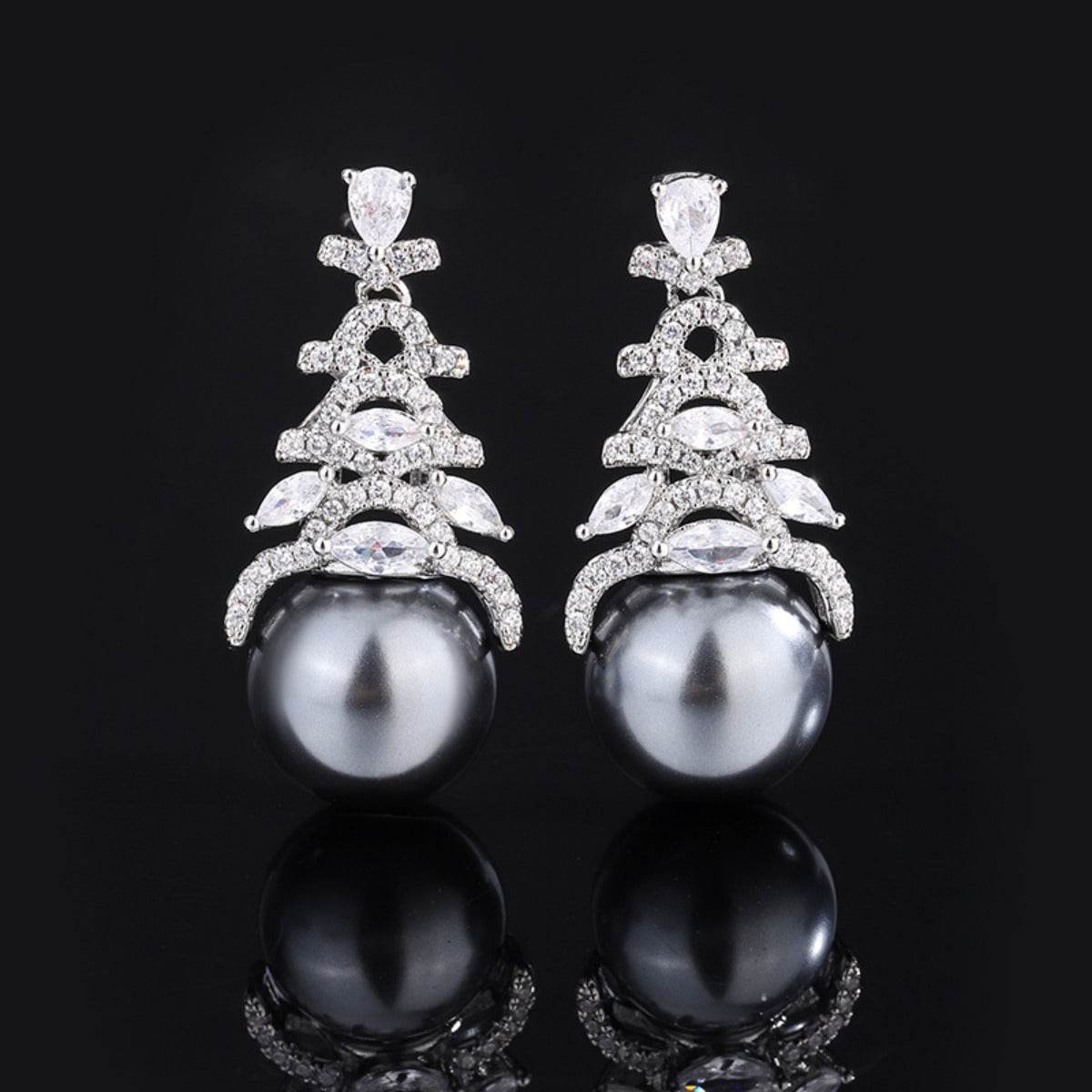 Urqanyu copper-based gold-plated inlaid mother-of-pearl Christmas tree cubic zirconia fashion earrings 12mm