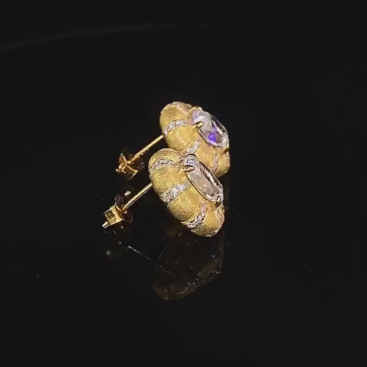 Load video: Urqanyu S925 silver gold-plated fashionable Italian brushed craft 1.5 carat pigeon egg cubic zirconia earrings