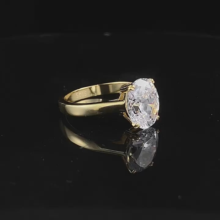 Load video: Urqanyu S925 silver inlaid 4 carat pigeon egg cubic zirconia ring