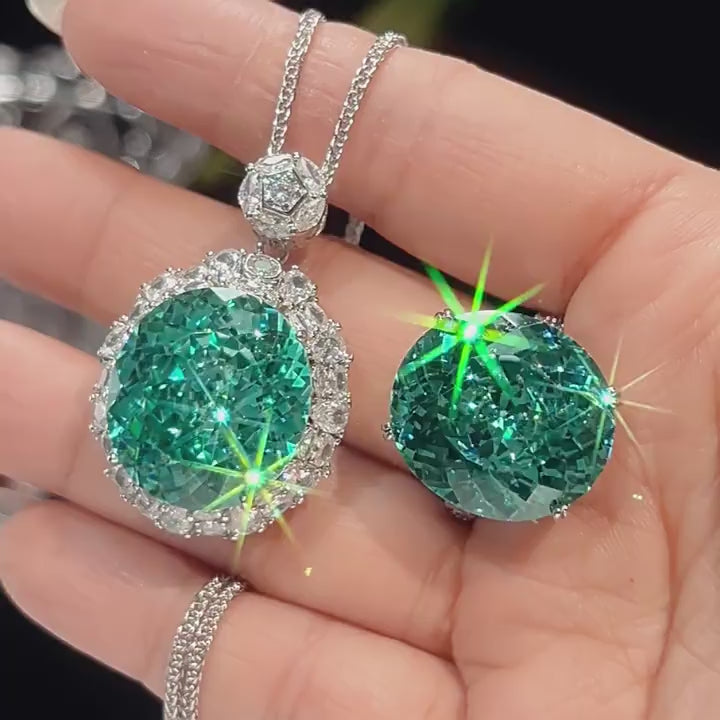 Load video: Urqanyu copper-based gold-plated simulated Para green temperament cubic zirconia pendant necklace