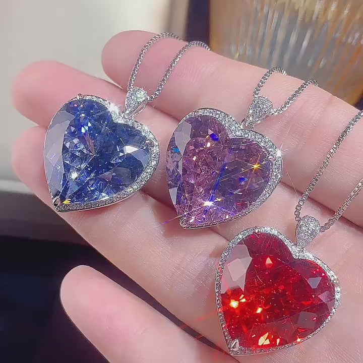 Load video: Urqanyu Gold Plated Copper Box Chain Bird&#39;s Nest Cut Vintage Large Heart Cubic Zirconia Pendant Necklace 20mm