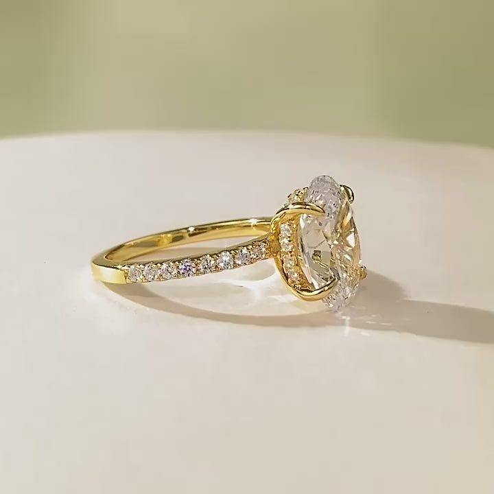 Load video: Urqanyu S925 silver gold-plated simulated diamond oval radiant cubic zirconia stone bottom cutting ring 8*12