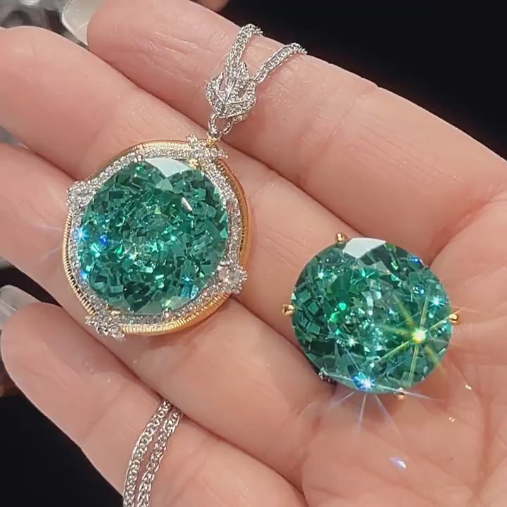 Load video: Urqanyu copper-based gold-plated simulated Para green temperament retro square zirconia pendant necklace