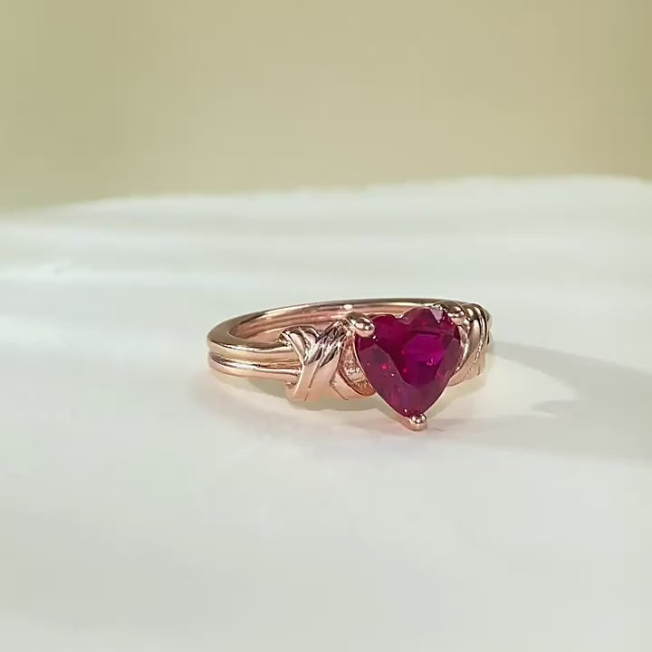 Load video: Urqanyu 925 silver heart-shaped red corundum simple cubic zirconia ring 7*7