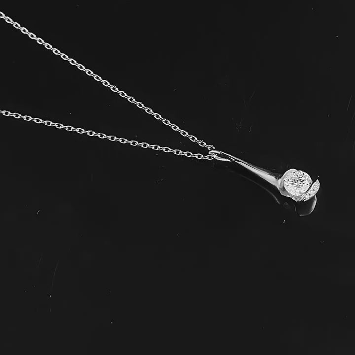 Load video: Urqanyu S925 silver platinum water drop bottle small waist inlaid 5.0 white zirconium necklace