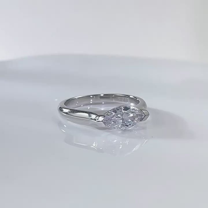Load video: Urqanyu simple horse eye diamond ring S925 silver diamond cubic zirconia couple ring 5*10