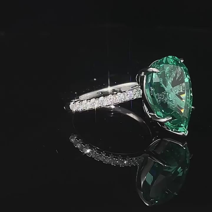 Load video: Urqanyu 925 silver cubic zirconia diamond water drop emerald green wedding ring 10*14