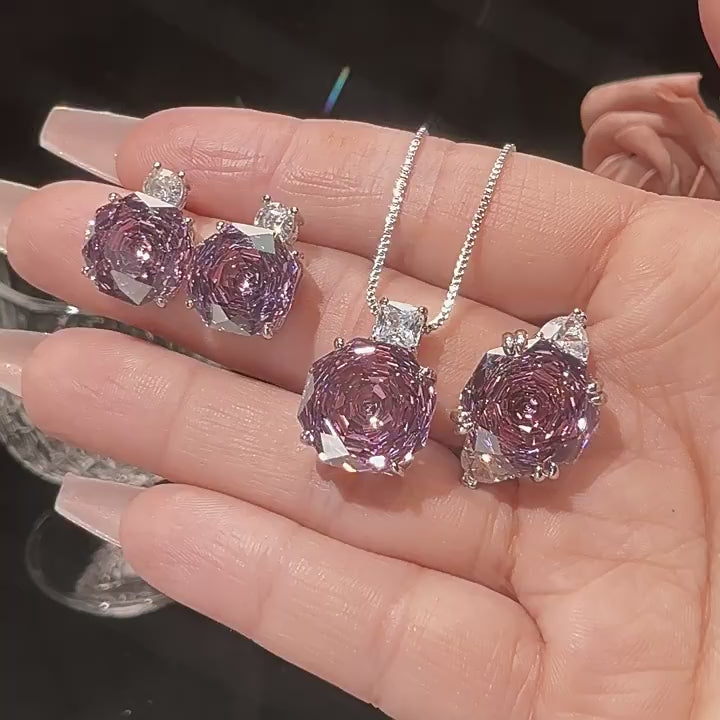 Load video: Urqanyu Copper-base gold-plated imitation rose-cut dried rose simple style cubic zirconia pendant necklace